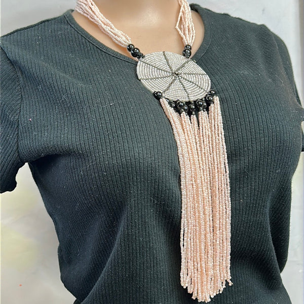 Pearl Beaded Necklace (pink)